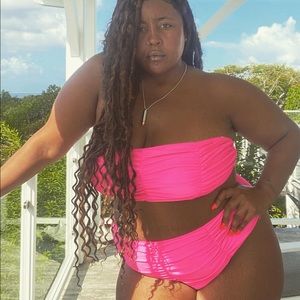 Meet your Posher, Ash cash jones